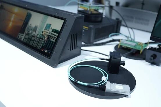 Photonics-Electronics Convergence Powers Smart Vehicles | ReinOCS Unveils In-Vehicle Optical Communi(图2)